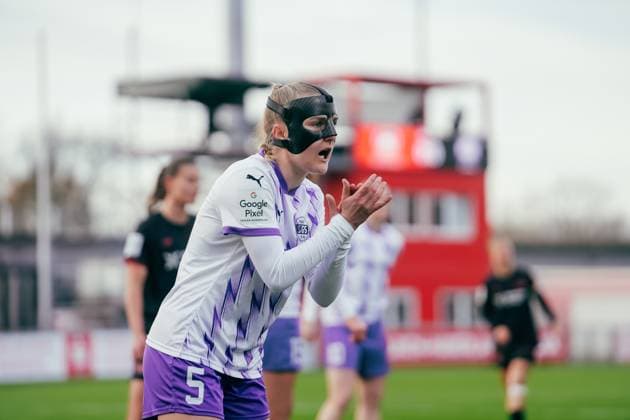 22 11 25, Women, Soccer, Google Pixel Women Bundesliga, Season 2025 2026, Bayer 04 Leverkusen SGS Essen, 11 Matchday Paula Flach 5 SGS Essen Motivation to the team Leverkusen Ulrich Haberland Stadion NRW Germany