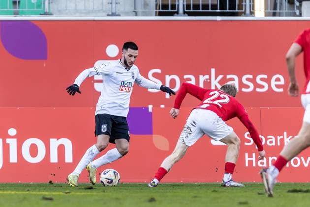 Football, Season 2025 2026, 3 Liga, Eilenriedstadion Hannover, Matchday 15, TSV Havelse SSV Ulm 1846 Football, 22 11 2025 22 11 2025, Football, Season 2025 2026, 3 Liga, Eilenriedstadion Hannover, Matchday 15, TSV Havelse SSV Ulm 1846 Football, v l 43 Leon Dajaku SSV Ulm 1846 Football , 22 Leon Sommer TSV Havelse Photo Lucca Fundel Hannover Eilenriedstadion Lower Saxony Germany