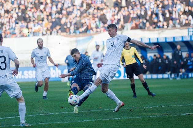 left Jan Mejdr Rostock vs Thomas Meißner FCS GER, FC Hansa Rostock vs 1 FC Schweinfurth 05, Football, Men, 3 Liga, Matchday 15, Season 2025 2026, 22 11 2025 Rostock Ostseestadion Mecklenburg Vorpommern Germany