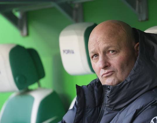 Peter Christiansen Wolfsburg Football, Men, Season 2025 2026, 1 Liga, Bundesliga, Volkswagenarena, VfL Wolfsburg vs Bayer Leverkusen DFL REGULATIONS PROHIBIT ANY USE OF PHOTOGRAPHS AS IMAGE SEQUENCES AND OR QUASI VIDEO
