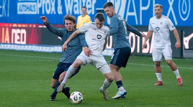 22 11 2025, Soccer, GER, Men, 3 Liga, DFL, Matchday 15, FC Hansa Rostock 1 FC Schweinfurt 05 Benno Dietze FC Hansa Rostock, left and Jonas Dirkner FC Hansa Rostock, 2 v right vs Joshua Endres 1 FC Schweinfurt 05, 2 v left Rostock Ostseestadion Mecklenburg Vorpommern Germany
