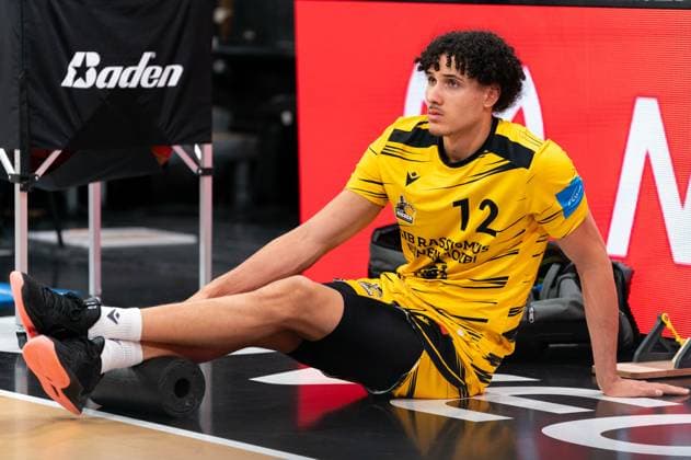 Lenny Anigbata MHP RIESEN Ludwigsburg, 12 warming up, Warm up before the start of the game, GER, Veolia Towers Hamburg vs MHP Riesen Ludwigsburg, Basketball, Bundesliga, Matchday 8, Season 2025 2026, 22 11 2025 GER, Veolia Towers Hamburg vs MHP Riesen Ludwigsburg, Basketball, Bundesliga, Matchday 8, Season 2025 2026, 22 11 2025 Hamburg Copyright: xEibner-Pressefoto MaxxVincenx EP_MVN