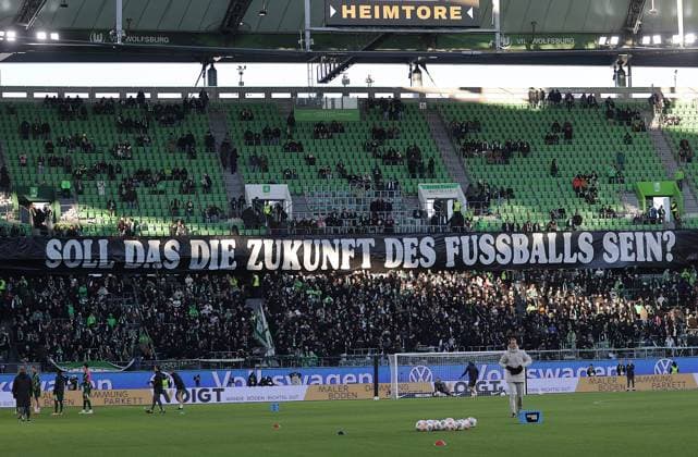 Fan protest by Wolfsburg fans in the curve Football, Men, Season 2025 2026, 1 Liga, Bundesliga, Volkswagenarena, VfL Wolfsburg vs Bayer Leverkusen DFL REGULATIONS PROHIBIT ANY USE OF PHOTOGRAPHS AS IMAGE SEQUENCES AND OR QUASI VIDEO