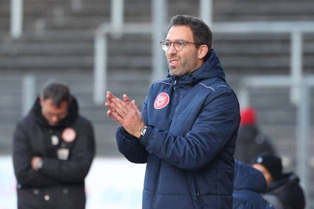 Coach Boris Schommers SI Soccer Regionalliga West, Matchday 16, Sportfreunde Siegen SC Fortuna Koeln Köln , on 22 11 2025 in Siegen Germany