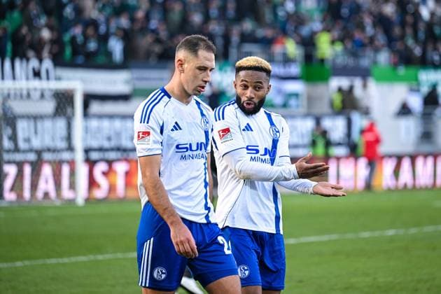 22 11 2025, Football, 2 Bundesliga, Season 2025 2026, Matchday 13, Preußen Münster FC Schalke 04, Nikola Katic FC Schalke 04 , Moussa Sylla FC Schalke 04 xRHR PHOTO YYx Copyright: KROEGER RHR-FOTOx RHR-FOTO YY