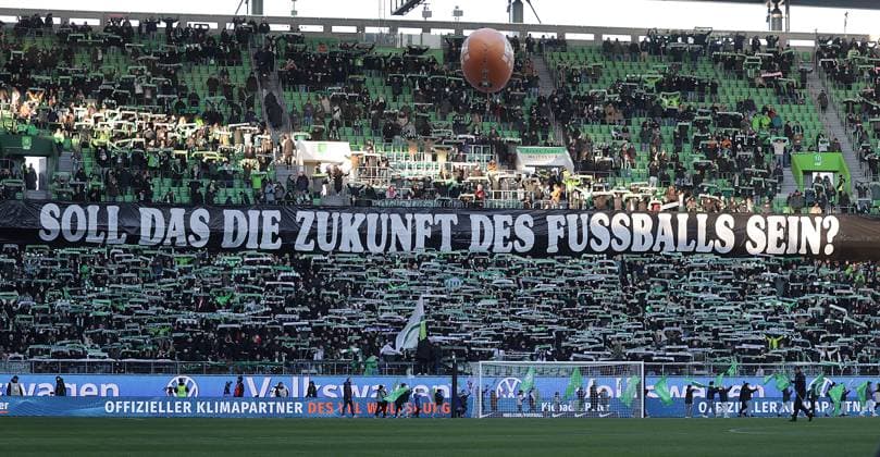 Fan protest in the Wolfsburg fan curve Football, Men, Season 2025 2026, 1 Liga, Bundesliga, Volkswagenarena, VfL Wolfsburg vs Bayer Leverkusen DFL REGULATIONS PROHIBIT ANY USE OF PHOTOGRAPHS AS IMAGE SEQUENCES AND OR QUASI VIDEO