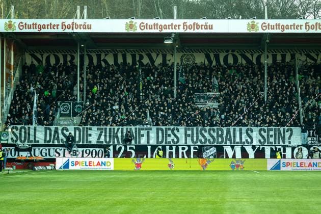 Transparent, fan poster, banner, poster, banner, fan action of the spectators and fans of Borussia, Should this be the future of football GER, 1 FC Heidenheim vs Borussia Moenchengladbach, Football, Bundesliga, Matchday 11, Matchday 2025 2026, 22 11 2025, DFL DFB REGULATES PROHIBIT ANY USE OF PHOTOGRAPHS AS IMAGE SEQUENCES AND OR QUASI VIDEO, GER, 1 FC Heidenheim vs Borussia Moenchengladbach, Football, Bundesliga, 11 Matchday, Matchday 2025 2026, 22 11 2025 Heidenheim Copyright: xEibner-Pressefotox EP_EER