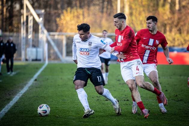 Football, Season 2025 2026, 3 Liga, Eilenriedstadion Hannover, Matchday 15, TSV Havelse SSV Ulm 1846 Football, 22 11 2025 22 11 2025, Football, Season 2025 2026, 3 Liga, Eilenriedstadion Hannover, Matchday 15, TSV Havelse SSV Ulm 1846 Football, v l 17 Paul Philipp Besong SSV Ulm 1846 Football , 4 Besfort Kolgeci TSV Havelse Foto Lucca Fundel Hannover Eilenriedstadion Niedersachsen Germany
