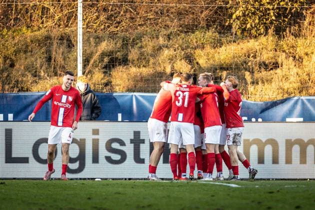 Soccer, Season 2025 2026, 3 Liga, Eilenriedstadion Hannover, 15 Matchday, TSV Havelse SSV Ulm 1846 Soccer, 22 11 2025 22 11 2025, Soccer, Season 2025 2026, 3 Liga, Eilenriedstadion Hannover, 15 Matchday, TSV Havelse SSV Ulm 1846 Soccer, Goal celebration joy after goal goal shot to 2 0 by 14 Marko Ilic TSV Havelse Photo Lucca Fundel Hannover Eilenriedstadion Niedersachsen Germany