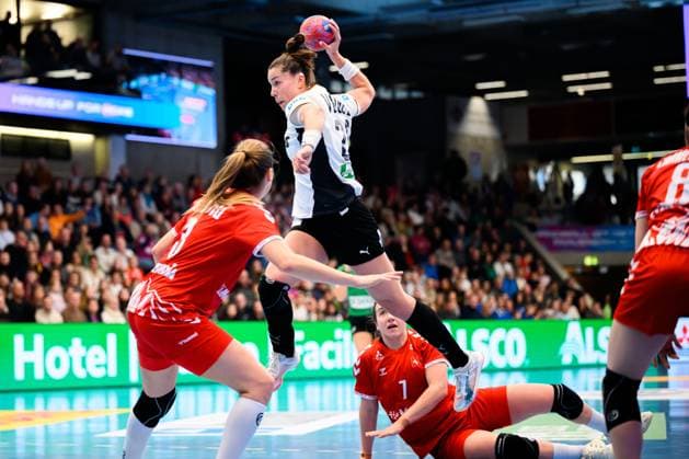 Handball, womens national match Germany Switzerland from left Kerstin Kündig Kuendig Switzerland , Emily Vogel Germany , Tabea Schmid Switzerland Goeppeingen EWS Arena Germany
