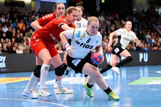 Handball, Women Laenderspiel Germany Switzerland Kerstin Kündig Kuendig Switzerland , Lisa Antl Germany Goeppeingen EWS Arena Germany