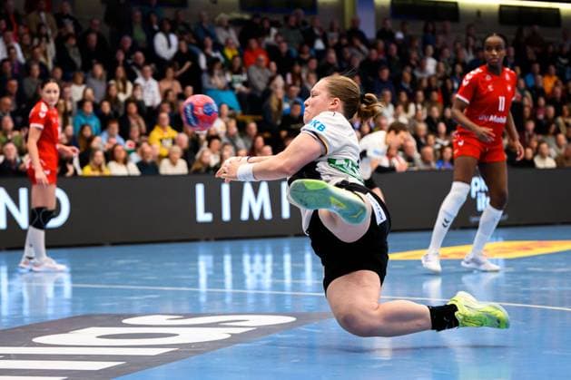 Handball, Women Laenderspiel Germany Switzerland Lisa Antl Germany Goeppeingen EWS Arena Germany
