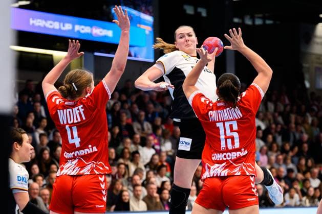 Handball, womens national match Germany Switzerland from left Laurentia Wolff Switzerland , Viola Leuchter Germany , Norma Goldmann Switzerland Goeppeingen EWS Arena Germany