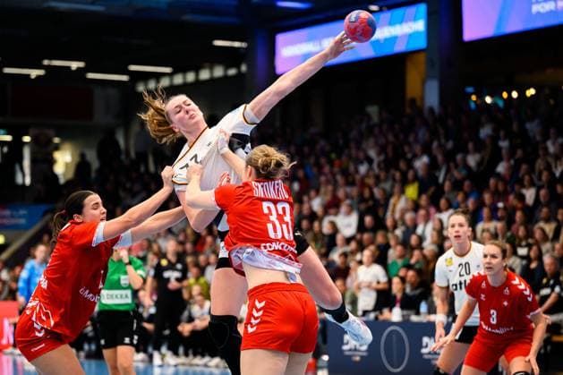 Handball, Women Laenderspiel Germany Switzerland Viola Leuchter Germany , Nora Snedkerud Switzerland Goeppeingen EWS Arena Germany