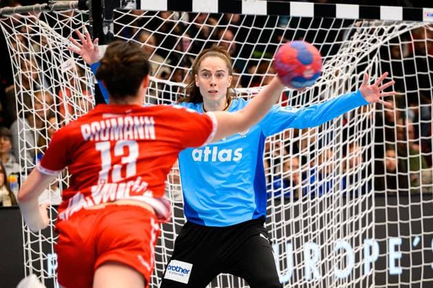 Handball, Women Laenderspiel Germany Switzerland Era Baumann Switzerland , Goalkeeper Sarah Wachter Germany Goeppeingen EWS Arena Germany