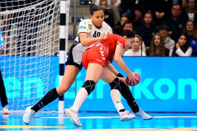 Handball, Women Laenderspiel Germany Switzerland Aimee von Pereira Germany , Daphne Gautschi Switzerland Goeppeingen EWS Arena Germany