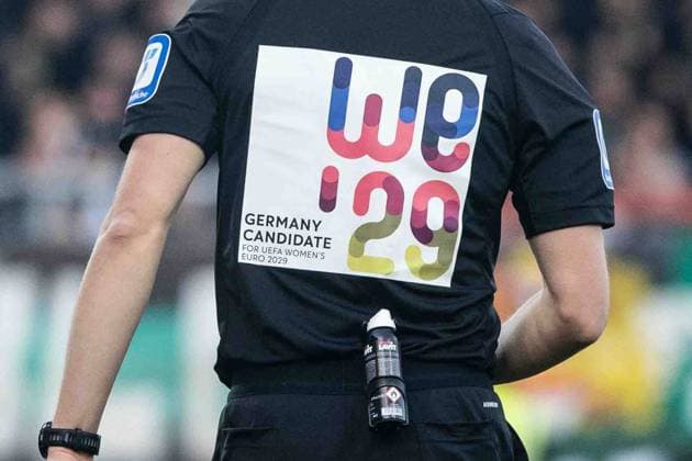 2 Soccer Bundesliga SC Preußen Münster FC Schalke 04 22 11 2025 Referees and linesmen wear a special jersey, WE29, GERMANY CANDIDATE for UEFA Womens EURO 2029 2 Soccer Bundesliga 13 Matchday SC Preußen Münster FC Schalke 04 LVM Preußenstadion, Münster 22 11 2025 DFL regulations prohibit any use of photographs as image sequences and or quasi video Copyright: xBEAUTIFULxSPORTS Buriakovx