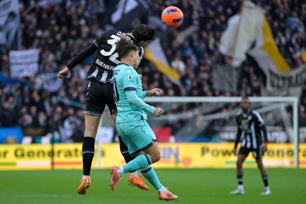 Header of Udinese s Jurgen Ekkelenkamp during Udinese Calcio vs Bologna FC, Italian soccer Serie A match in Udine, Italy, November 22 2025  Copyright: xAlessioxMarini IPAxSportx xipa-agency.netx xx IPA_68247721 IPA_Agency_IPA68247721