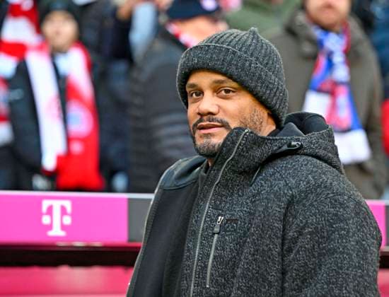 22 11 2025, Soccer Bundesliga 2025 2026, 11 Matchday, FC Bayern Munich SC Freiburg, in the Allianz Arena Munich, Coach Vincent Kompany FC Bayern Munich DFL and DFB regulations prohibit any use of photographs as image sequences and or quasi video