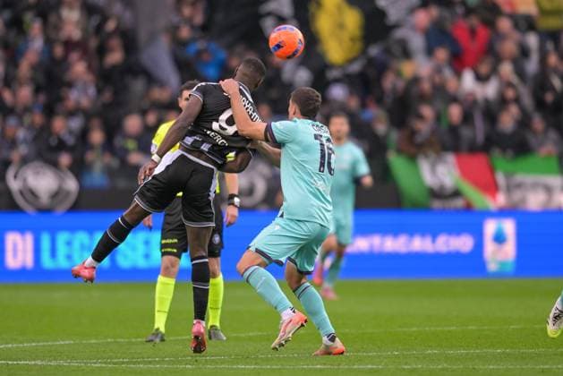 November 22, 2025, Udine: Udinese s Keinan Davis (L) during the Italian soccer Serie A match between Udinese FC vs Bologna FC 1909 on November 22, 2025 at the Bluenergy Stadium Stadio Friuli in Udine, Italy. ANSA Soccer: Serie A; Udinese Vs Bologna  - ZUMAa110 20251122_zaf_a110_016 Copyright: xAlessioxMarinix