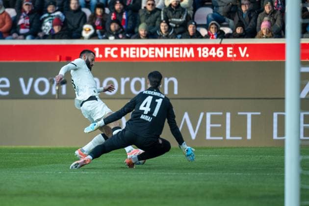 Franck Honorat Borussia Moenchengladbach, 09 , Diant Ramaj FC Heidenheim, 41 , GER, 1 FC Heidenheim vs Borussia Moenchengladbach, Football, Bundesliga, Matchday 11, Season 2025 2026, 22 11 2025, DFL DFB REGULATIONS PROHIBIT ANY USE OF PHOTOGRAPHS AS IMAGE SEQUENCES AND OR QUASI VIDEO, GER, 1 FC Heidenheim vs Borussia Moenchengladbach, Football, Bundesliga, Matchday 11, Season 2025 2026, 22 11 2025 Heidenheim Copyright: xEibner-Pressefotox EP_EER