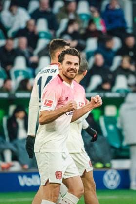 1 Bundesliga VfL Wolfsburg vs Bayer 04 Leverkusen, 22 11 2025 GOAL BY Jonas Hofmann Bayer 04 Leverkusen, 7 CHEERS 1 0 Soccer, 1 Bundesliga, Matchday 11 VfL Wolfsburg vs Bayer 04 Leverkusen on 22 11 2025 at the Volkswagen Arena, Wolfsburg DFL REGULATIONS PROHIBIT ANY USE OF PHOTOGRAPHS AS IMAGE SEQUENCES AND OR QUASI VIDEO Copyright: xBEAUTIFULxSPORTS Tonhäuserx
