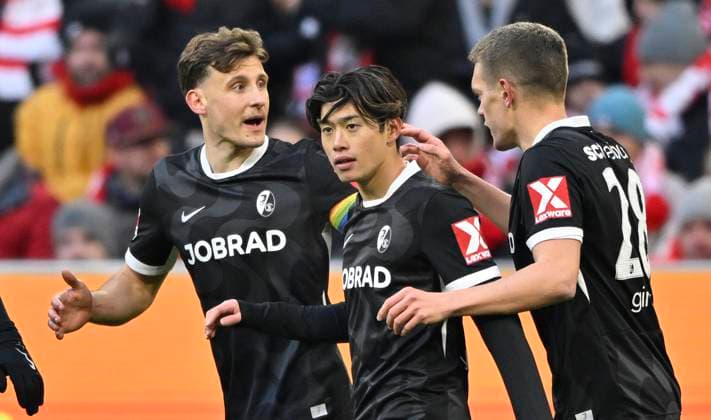 GOAL at 0 1 Yuito Suzuki SC Freiburg SCF 14 Goal celebration Matthias Ginter SC Freiburg SCF 28 Maximilian Eggestein SC Freiburg SCF 08 FC Bayern Muenchen SC Freiburg SCF 22 11 2025 DFL REGULATIONS PROHIBIT ANY USE OF PHOTOGRAPHS AS IMAGE SEQUENCES AND OR QUASI VIDEO FC Bayern Muenchen SC Freiburg SCF