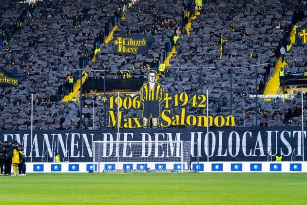 Alemannia fans commemorate the victims of the Holocaust Alemannia Aachen vs SSV Jahn Regensburg, Football, 3 Liga, Matchday 15, Season 2025 2026, 22 11 2025 DFB REGULATIONS PROHIBIT ANY USE OF PHOTOGRAPHS AS IMAGE SEQUENCES AND OR QUASI VIDEO Alemannia Aachen vs SSV Jahn Regensburg, Football, 3 Liga, Matchday 15, Season 2025 2026, 22 11 2025 Aachen Copyright: xEibner-Pressefoto J.xDerondeaux EP_JDU