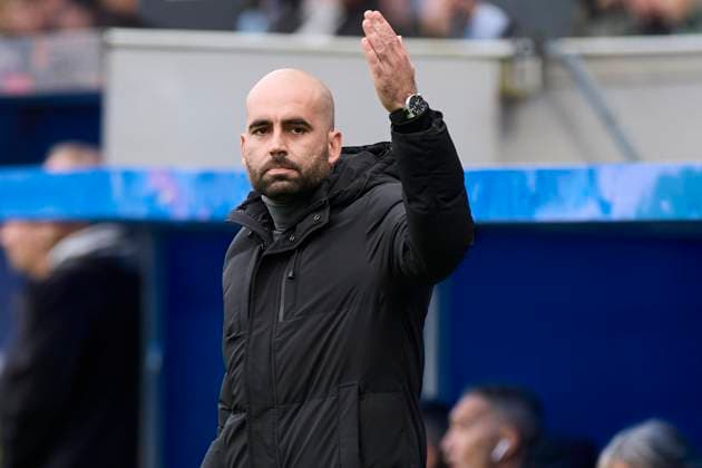November 22, 2025, Vitoria, Alava, SPAIN: Claudio Giraldez head coach of RC Celta de Vigo reacts during the LaLiga EA Sports match between Deportivo Alaves and RC Celta de Vigo at Mendizorrotza on November 22, 2025, in Vitoria, Spain. Vitoria SPAIN - ZUMAa181 20251122_zaa_a181_049 Copyright: xRicardoxLarreinax