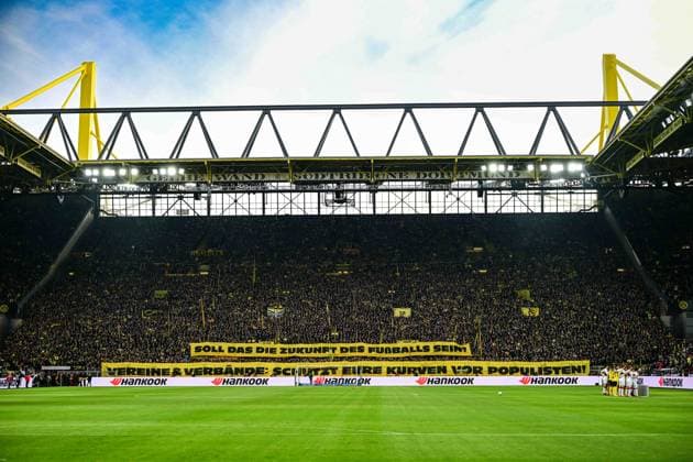 Protest Fans Dortmund, Borussia Dortmund vs VfB Stuttgart, Football, 1 Bundesliga, 11 Matchday, 22 11 2025 DFB regulations prohibit any use of photographs as image sequences and or quasi video Dortmund Nordrhein Westfalen Germany Copyright: xkolbert-press MarcxNiemeyerx