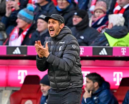 22 11 2025, Soccer Bundesliga 2025 2026, 11 Matchday, FC Bayern Munich SC Freiburg, in the Allianz Arena Munich, Coach Julian Schuster SC Freiburg DFL and DFB regulations prohibit any use of photographs as image sequences and or quasi video