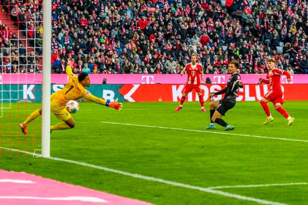 GER, DFB, FC Bayern Muenchen vs SC Freiburg 22 11 2025, Allianz Arena, Muenchen, GER, DFB, FC Bayern Muenchen vs SC Freiburg, in the picture goal to 1 2 by Lennart Karl FCB 42 with Noah Atubolu Freiburg 1 nordphotoxGmbHx xStraubmeier nph00004