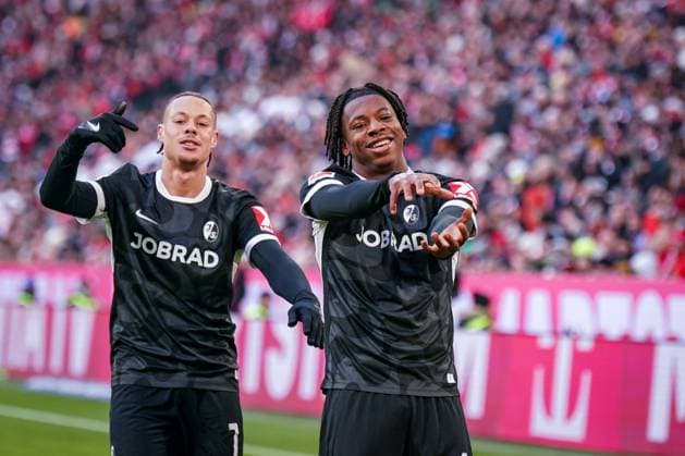 Germany Soccer Bundesliga 2025 26, 11 Matchday FC Bayern vs SC Freiburg Allianz Arena Munich Goal and goal celebration to 0 2 by Johan Manzambi SC Freiburg, 44 Joy, emotions, jubilation with Derry Scherhant SC Freiburg, 07 Copyright: xJOERANxSTEINIEKx