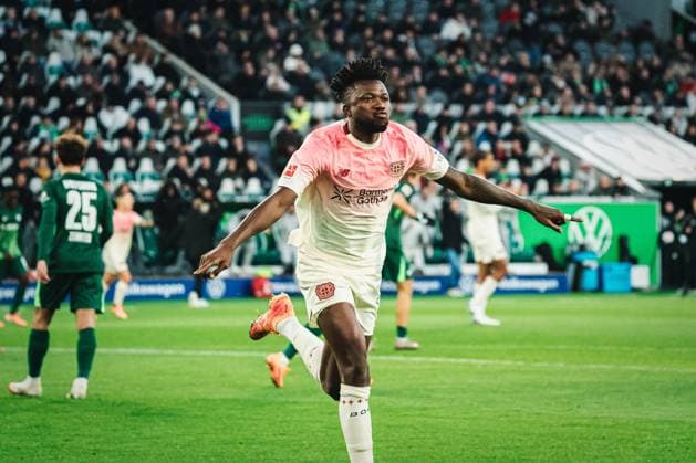 1 Bundesliga VfL Wolfsburg vs Bayer 04 Leverkusen, 22 11 2025 GOAL Edmond Tapsoba Bayer 04 Leverkusen, 12 to 2 0 CHEERS Football, 1 Bundesliga, Matchday 11 VfL Wolfsburg vs Bayer 04 Leverkusen on 22 11 2025 at the Volkswagen Arena, Wolfsburg DFL REGULATIONS PROHIBIT ANY USE OF PHOTOGRAPHS AS IMAGE SEQUENCES AND OR QUASI VIDEO Copyright: xBEAUTIFULxSPORTS Tonhäuserx