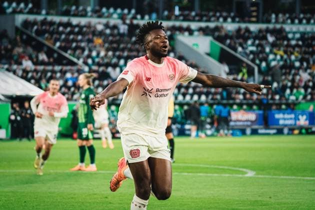 1 Bundesliga VfL Wolfsburg vs Bayer 04 Leverkusen, 22 11 2025 GOAL Edmond Tapsoba Bayer 04 Leverkusen, 12 to 2 0 CHEERS Football, 1 Bundesliga, Matchday 11 VfL Wolfsburg vs Bayer 04 Leverkusen on 22 11 2025 at the Volkswagen Arena, Wolfsburg DFL REGULATIONS PROHIBIT ANY USE OF PHOTOGRAPHS AS IMAGE SEQUENCES AND OR QUASI VIDEO Copyright: xBEAUTIFULxSPORTS Tonhäuserx
