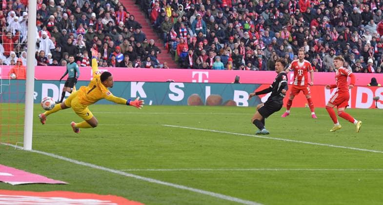 22 11 2025, xblx, Soccer 1 Bundesliga, FC Bayern Muenchen SC Freiburg v l Lennart Karl FC Bayern Muenchen , Goal scored, Goal to 1 2 DFL DFB REGULATIONS PROHIBIT ANY USE OF PHOTOGRAPHS as IMAGE SEQUENCES and or QUASI VIDEO Muenchen