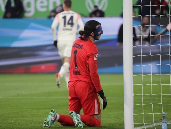 0 2 by Edmond Tapsoba Bayer 04 Leverkusen , Kamil Grabara VfL Wolfsburg is served Football, Men, Season 2025 2026, 1 League, Bundesliga, Volkswagenarena, VfL Wolfsburg vs Bayer Leverkusen DFL REGULATIONS PROHIBIT ANY USE OF PHOTOGRAPHS AS IMAGE SEQUENCES AND OR QUASI VIDEO