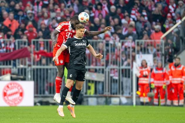 Dayot Upamecano 2 FC Bayern Muenchen , Header in duel with Lucas Hoeler 9 SC Freiburg , FC Bayern Muenchen SC Freiburg, Football, Bundesliga, 11 Matchday, 22 11 2025 DFB regulations prohibit any use of photographs as image sequences and or quasi video Muenchen Bayern Germany Copyright: xkolbert-press UlrichxGamelx