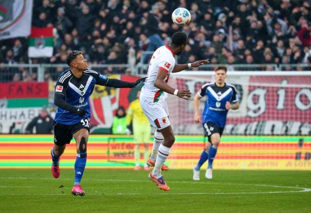 Germany 1 Bundesliga 2025 26, 11 Matchday FC Augsburg vs Hamburger SV, WWK Arena Augsburg Chrislain Matsima, FC Augsburg, 5 , Ransford Koenigsdoerffer Ransford Koenigsdoerffer, Hamburger SV, 11 Augsburg WWK Arena Bayern Germany Copyright: xBenedictxChristx