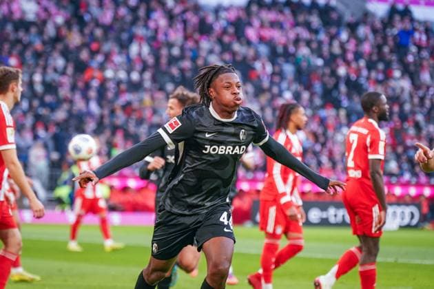 Germany Soccer Bundesliga 2025 26, 11 Matchday FC Bayern vs SC Freiburg Allianz Arena Munich Goal and goal celebration to 0 2 by Johan Manzambi SC Freiburg, 44 Joy, emotions, jubilation Munich Bayern Germany Copyright: xJOERANxSTEINIEKx