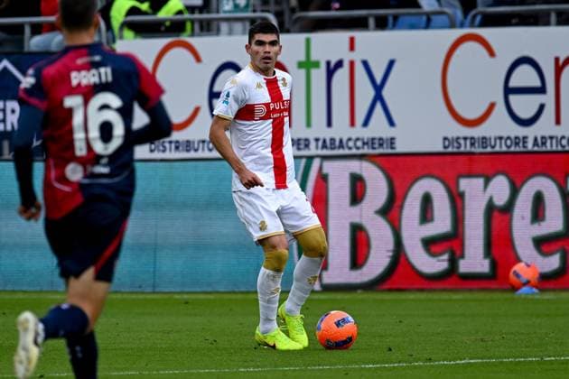 Genoa s Johan Felipe Vasquez Ibarra in action during the Serie A soccer match between Cagliari Calcio and Genoa at the Unipol Domus in Cagliari, Sardinia - Saturday, 22 november 2025. - Soccer  Copyright: xGianlucaxZuddas LaPressex