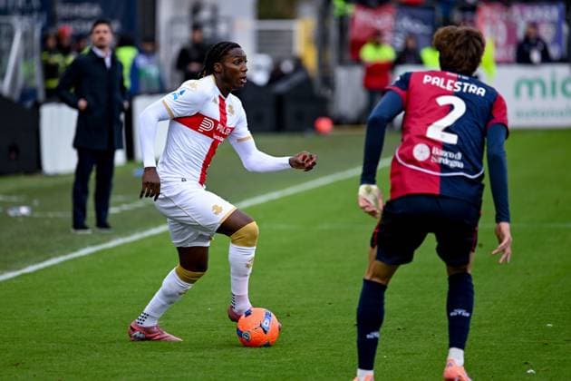 Genoa s Brooke Dion Nelson Norton-Cuffy in action during the Serie A soccer match between Cagliari Calcio and Genoa at the Unipol Domus in Cagliari, Sardinia - Saturday, 22 november 2025. - Soccer  Copyright: xGianlucaxZuddas LaPressex