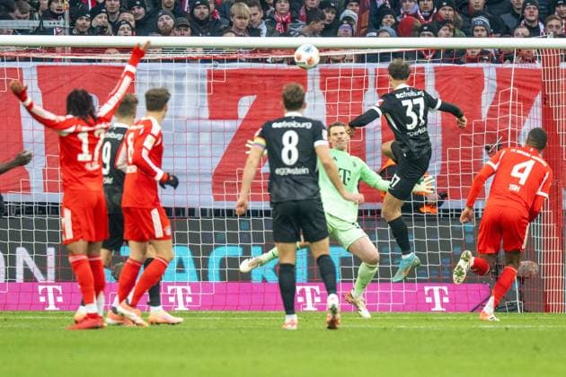 Scene in front of the FC Bayern Muenchen goal, FC Bayern Muenchen SC Freiburg, Football, Bundesliga, Matchday 11, 22 11 2025 DFB regulations prohibit any use of photographs as image sequences and or quasi video Muenchen Bayern Germany Copyright: xkolbert-press UlrichxGamelx