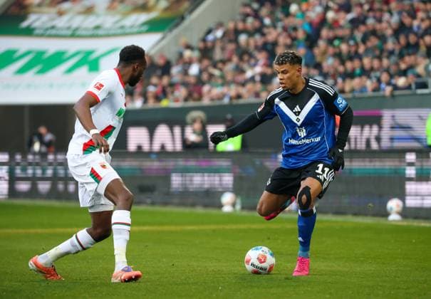 Germany 1 Bundesliga 2025 26, 11 Matchday FC Augsburg vs Hamburger SV, WWK Arena Augsburg Chrislain Matsima, FC Augsburg, 5 , Ransford Koenigsdoerffer Ransford Koenigsdoerffer, Hamburger SV, 11 Augsburg WWK Arena Bayern Germany Copyright: xBenedictxChristx