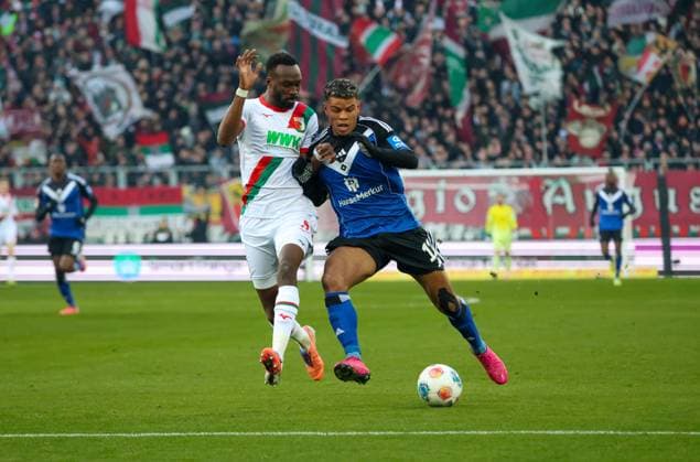 Germany 1 Bundesliga 2025 26, 11 Matchday FC Augsburg vs Hamburger SV, WWK Arena Augsburg Chrislain Matsima, FC Augsburg, 5 , Ransford Koenigsdoerffer Ransford Koenigsdoerffer, Hamburger SV, 11 Augsburg WWK Arena Bayern Germany Copyright: xBenedictxChristx