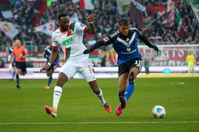 Germany 1 Bundesliga 2025 26, 11 Matchday FC Augsburg vs Hamburger SV, WWK Arena Augsburg Chrislain Matsima, FC Augsburg, 5 , Ransford Koenigsdoerffer Ransford Koenigsdoerffer, Hamburger SV, 11 Augsburg WWK Arena Bayern Germany Copyright: xBenedictxChristx
