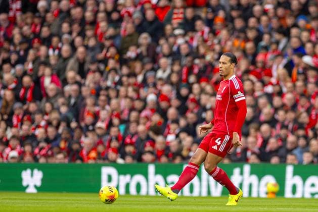 Football - FA Premier League - Liverpool FC v Nottingham Forest FC LIVERPOOL, ENGLAND - Saturday, November 22, 2025: Liverpool s captain Virgil van Dijk during the FA Premier League match between Liverpool FC and Nottingham Forest FC at Anfield. (Photo by David Rawcliffe Propaganda) LIVERPOOL Anfield MERSEYSIDE ENGLAND  Copyright: xDavidxRawcliffex P2025-11-22-Liverpool_Nottingham_Forest-18