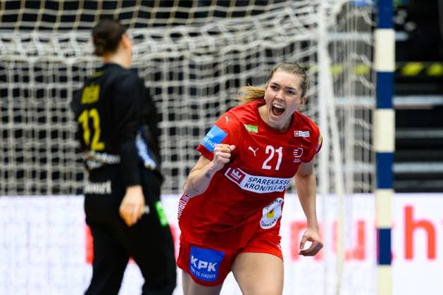 251122 Andrea Ulrikka Aagot Hansen of Denmark celebrates during the international friendly handball match between Sweden and Denmark on November 22, 2025 in Halmstad Photo Carl Sandin BILDBYRAN code CS CS0808 handball handball handball landslaget sverige sweden danmark national team denmark dam bbeng jubel  Copyright: CARLxSANDIN BB251122CS009