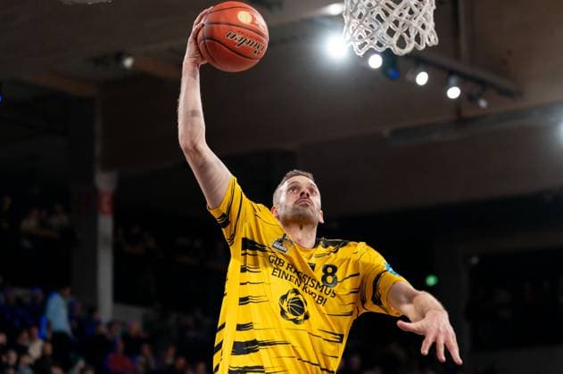 Jonas Wohlfarth Bottermann MHP RIESEN Ludwigsburg, 18 during warm up, Warm up before the start of the game, GER, Veolia Towers Hamburg vs MHP Riesen Ludwigsburg, Basketball, Bundesliga, Matchday 8, Season 2025 2026, 22 11 2025 GER, Veolia Towers Hamburg vs MHP Riesen Ludwigsburg, Basketball, Bundesliga, Matchday 8, Season 2025 2026, 22 11 2025 Hamburg Copyright: xEibner-Pressefoto MaxxVincenx EP_MVN