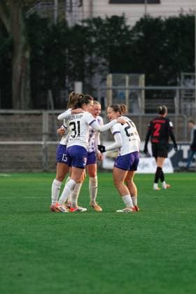 SGS Essen celebrating their win after the Google Pixel Frauen Bundesliga game between Bayer 04 Leverkusen and SGS Essen at Ulrich - Haberland Stadium in Levekusen, Germany Copyright: xLeoniexKiehlx xSPPx Sportspressphoto_SPR64717